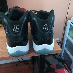 INCLUDES BOX!! Size 12 2016 Jordan’s NEVER WORN!